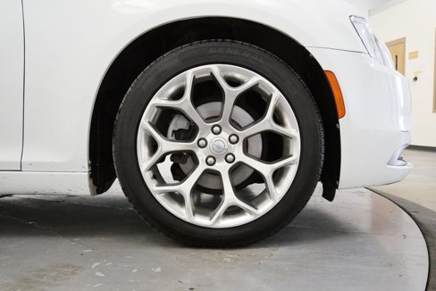 Used 2016 Chrysler 300 C Platinum image 35