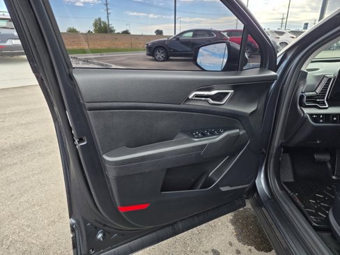 Used 2023 Kia Sportage LX image 9