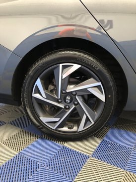 Used 2025 Hyundai Elantra SEL image 12