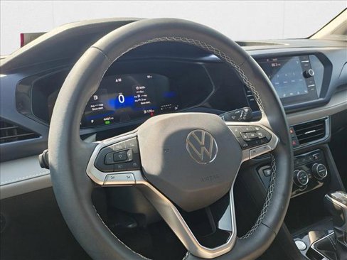 Certified 2024 Volkswagen Taos SE image 25