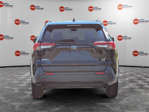 Used 2019 Toyota RAV4 XLE image 6
