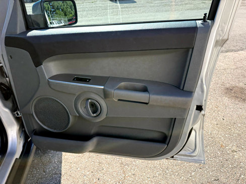 Used 2006 Jeep Commander 4WD image 26