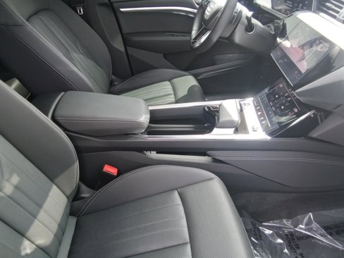 Certified 2022 Audi e-tron Premium Plus w/ Premium Plus Package image 28