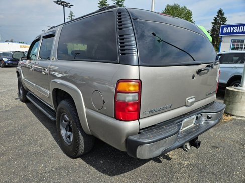 Used 2002 Chevrolet Suburban LT image 3