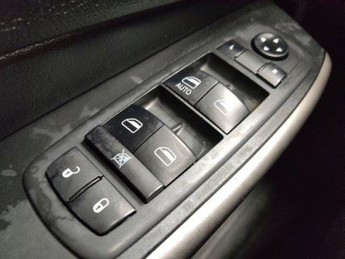 Used 2019 Jeep Cherokee Latitude w/ Popular Appearance Group image 27