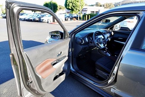Used 2019 Nissan Kicks SR image 36