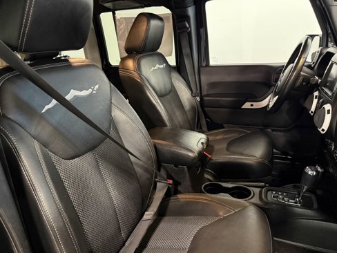 Used 2015 Jeep Wrangler Unlimited Sahara image 25