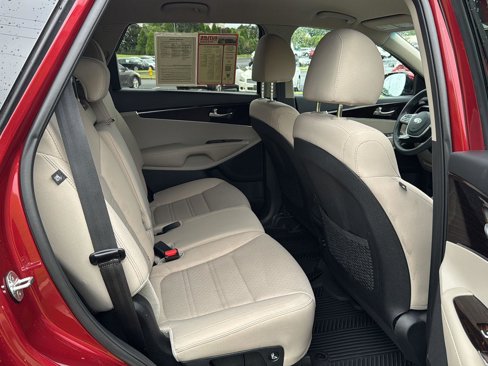 Used 2020 Kia Sorento LX image 11