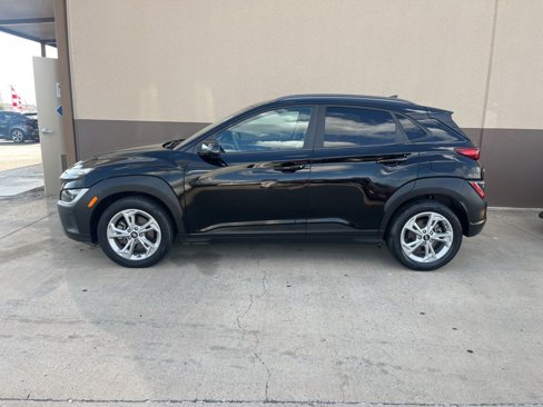 Used 2023 Hyundai Kona SEL image 2