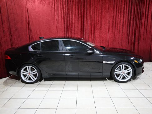 Used 2017 Jaguar XE Premium image 8