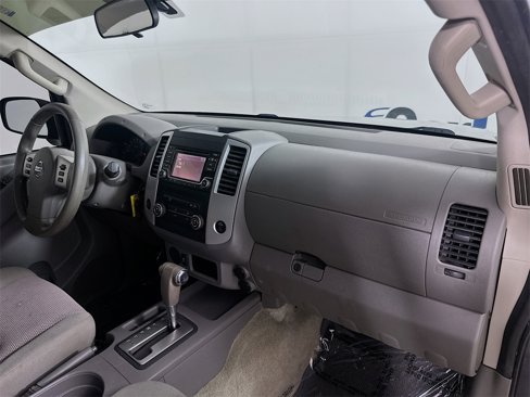 Used 2015 Nissan Frontier SV image 25