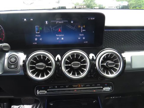 Used 2024 Mercedes-Benz GLB 250 4MATIC image 14