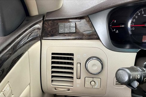 Used 2008 Cadillac DTS w/ Trunk Convenience Package image 30