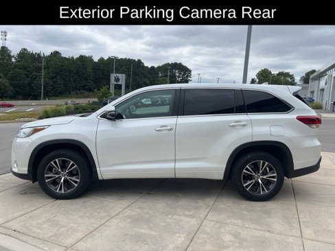 Used 2017 Toyota Highlander LE image 7