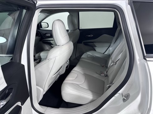 Used 2021 Jeep Cherokee Limited image 13