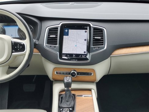 Used 2022 Volvo XC90 T6 Momentum image 28