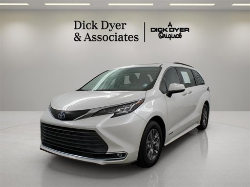 Used 2021 Toyota Sienna XLE image 4