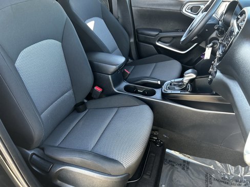 Used 2023 Kia Soul LX w/ LX Technology Package image 9