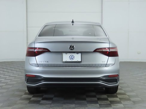 Certified 2024 Volkswagen Jetta SE image 7
