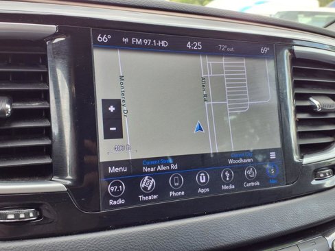 Used 2018 Chrysler Pacifica Touring-L Plus image 10