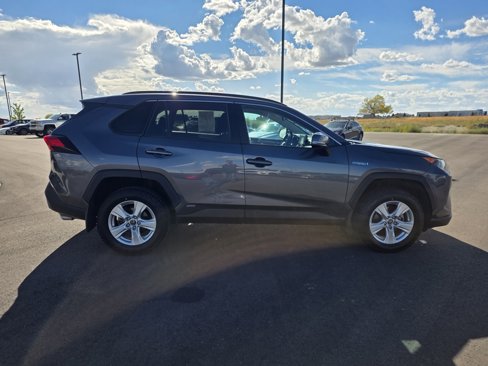 Used 2019 Toyota RAV4 LE image 4