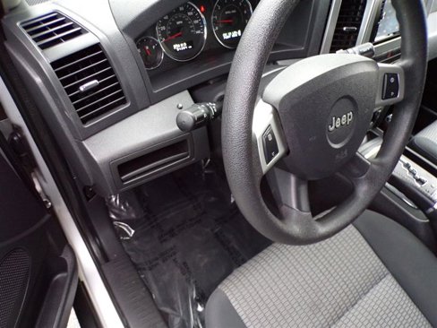 Used 2010 Jeep Grand Cherokee Laredo image 33