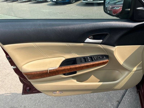 Used 2011 Honda Accord EX-L image 11