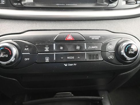 Used 2018 Kia Sorento LX image 17