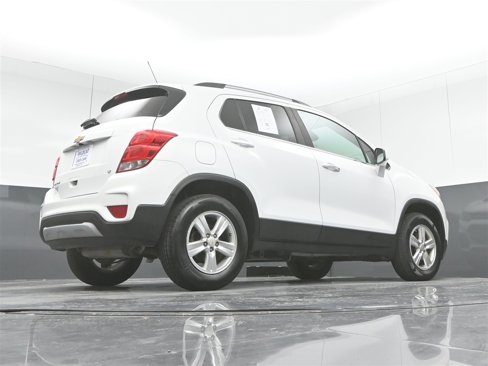 Used 2017 Chevrolet Trax LT w/ Sun & Sound Package image 32