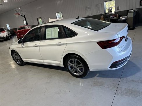 Used 2024 Volkswagen Jetta SE image 5