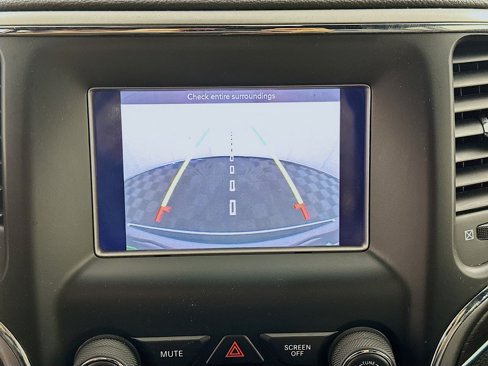 Used 2018 Jeep Grand Cherokee Limited image 22