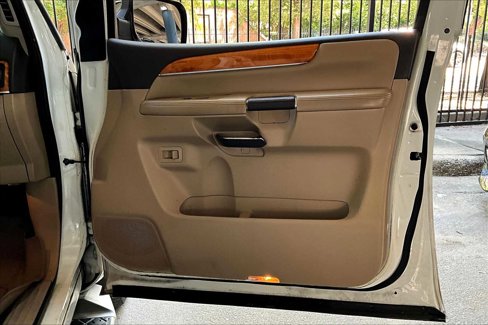 Used 2014 Nissan Armada Platinum w/ Platinum Reserve Package image 22