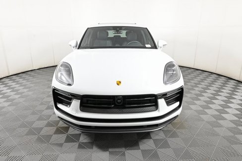 Certified 2025 Porsche Macan image 36
