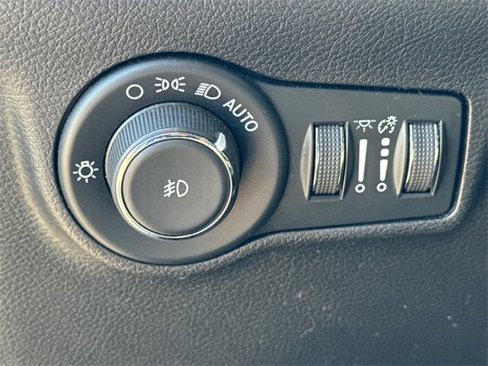 Certified 2022 Jeep Compass Limited image 12