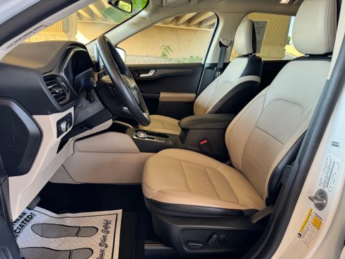 Used 2020 Ford Escape Titanium image 11