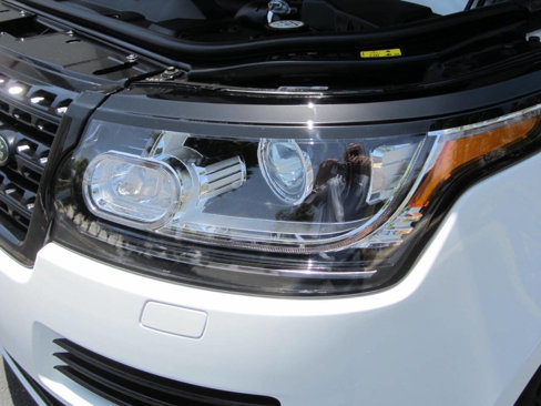 Used 2017 Land Rover Range Rover HSE image 12