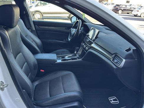 Used 2019 Honda Accord Sport image 10