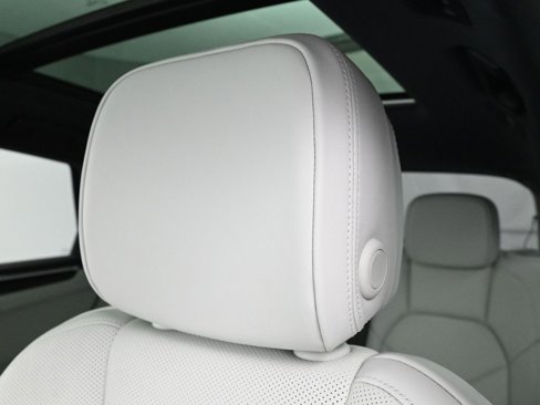 Certified 2025 Porsche Macan image 20