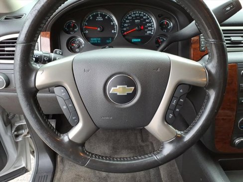 Used 2013 Chevrolet Suburban LT image 18
