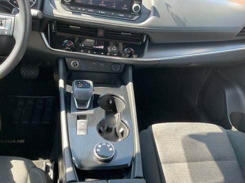 Used 2021 Nissan Rogue SV image 24