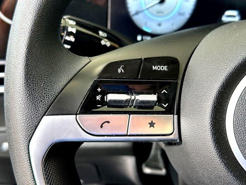 Used 2024 Hyundai Elantra SEL image 16
