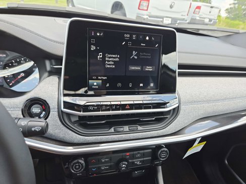 New 2025 Jeep Compass Latitude image 20