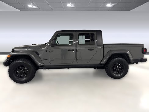 Used 2021 Jeep Gladiator Willys image 2