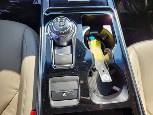 Used 2019 Ford Edge Titanium image 16