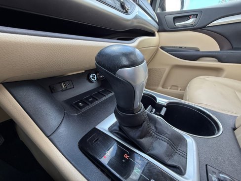 Used 2016 Toyota Highlander XLE image 28