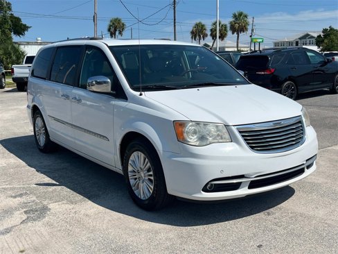 Used 2014 Chrysler Town & Country Limited w/ Luxury Group image 7