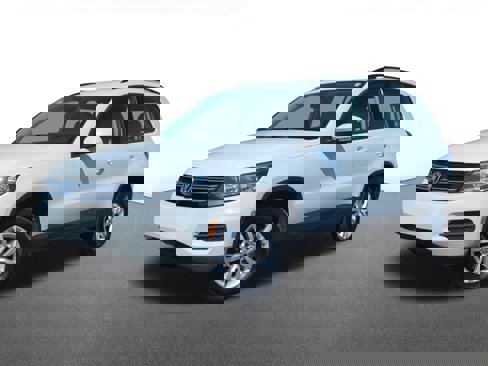 Used 2016 Volkswagen Tiguan S image 1
