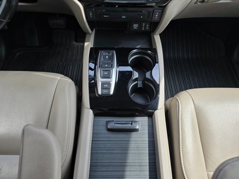 Used 2018 Honda Pilot Touring image 16