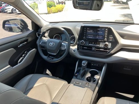 Used 2020 Toyota Highlander XLE image 40