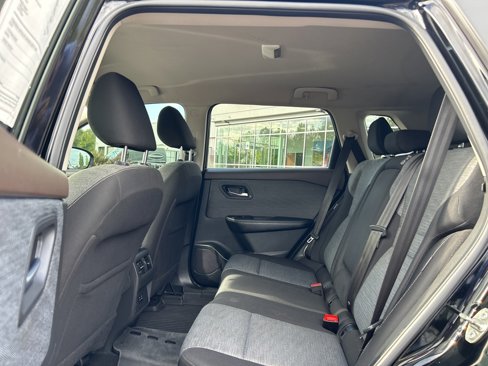 Used 2021 Nissan Rogue SV image 10